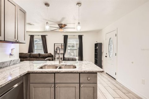House in Bradenton, Florida 3 bedrooms, 129.97 sq.m. № 1793981 - photo 3