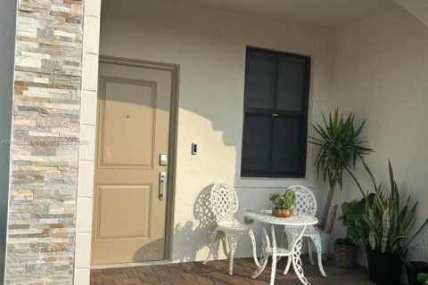 Townhouse in Homestead, Florida 4 bedrooms, 157.47 sq.m. № 1685762 - photo 2