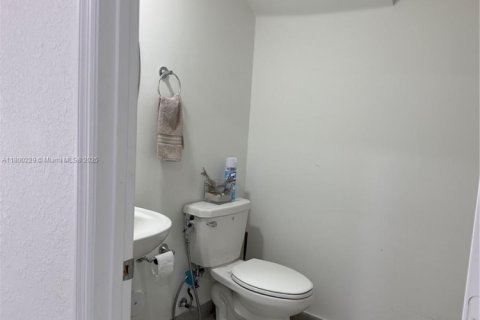 Townhouse in Homestead, Florida 4 bedrooms, 157.47 sq.m. № 1685762 - photo 14