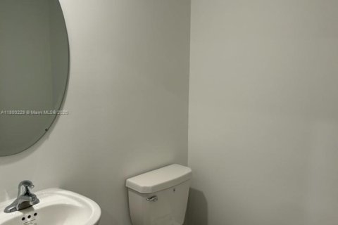 Townhouse in Homestead, Florida 4 bedrooms, 157.47 sq.m. № 1685762 - photo 10