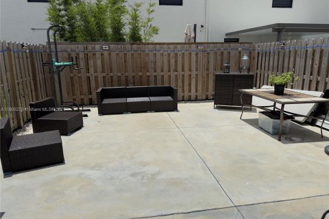 Townhouse in Homestead, Florida 4 bedrooms, 157.47 sq.m. № 1685762 - photo 17