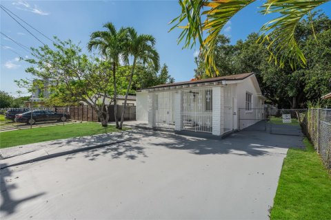 House in Miami, Florida 3 bedrooms, 113.15 sq.m. № 1786916 - photo 2