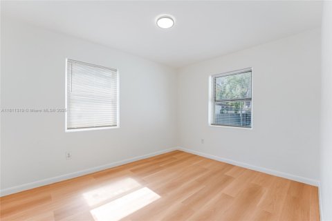 House in Miami, Florida 3 bedrooms, 113.15 sq.m. № 1786916 - photo 17