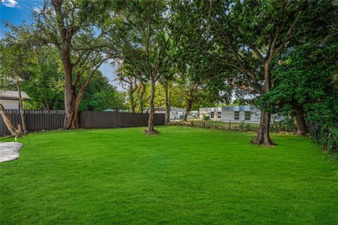 House in Miami, Florida 3 bedrooms, 113.15 sq.m. № 1786916 - photo 21