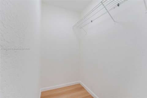 House in Miami, Florida 3 bedrooms, 113.15 sq.m. № 1786916 - photo 13