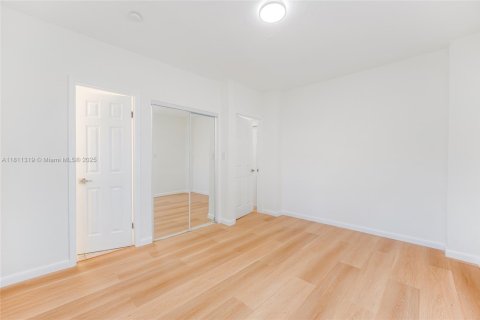 House in Miami, Florida 3 bedrooms, 113.15 sq.m. № 1786916 - photo 12