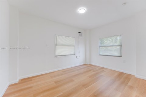 House in Miami, Florida 3 bedrooms, 113.15 sq.m. № 1786916 - photo 11
