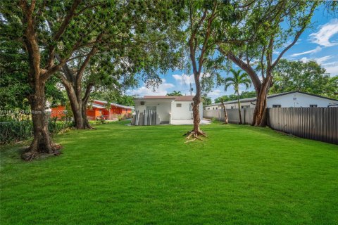 House in Miami, Florida 3 bedrooms, 113.15 sq.m. № 1786916 - photo 22