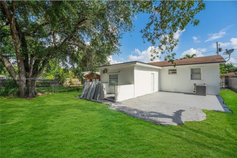 House in Miami, Florida 3 bedrooms, 113.15 sq.m. № 1786916 - photo 23