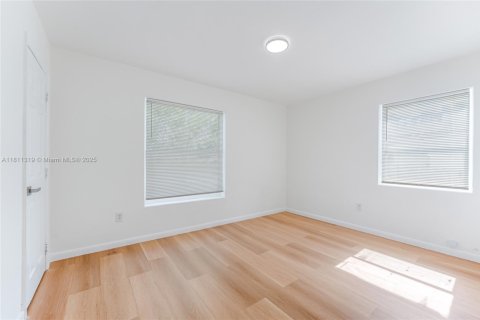 House in Miami, Florida 3 bedrooms, 113.15 sq.m. № 1786916 - photo 15