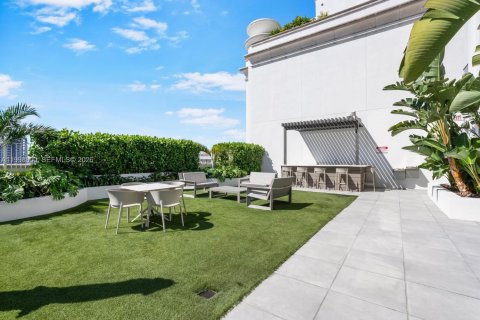 Condo in Coral Gables, Florida, 2 bedrooms  № 2060906 - photo 24