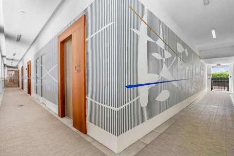 Condo in Coral Gables, Florida, 2 bedrooms  № 2060906 - photo 21