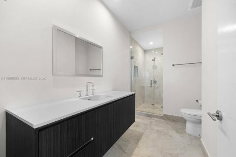 Condo in Coral Gables, Florida, 2 bedrooms  № 2060906 - photo 15