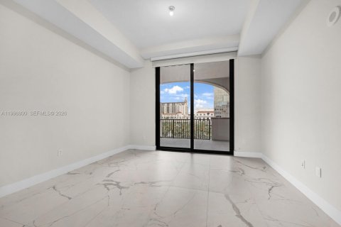 Condo in Coral Gables, Florida, 2 bedrooms  № 2060906 - photo 17