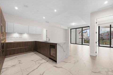 Condo in Coral Gables, Florida, 2 bedrooms  № 2060906 - photo 4