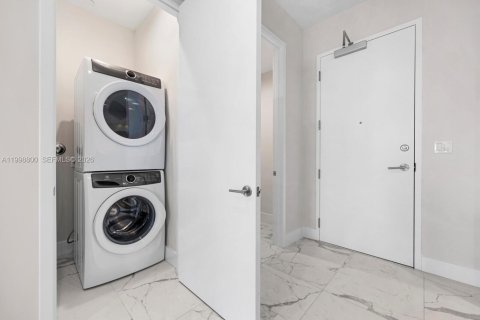 Condo in Coral Gables, Florida, 2 bedrooms  № 2060906 - photo 13