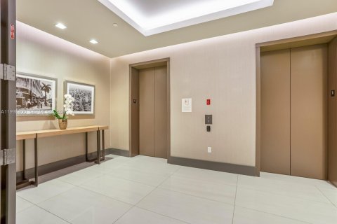 Condo in Coral Gables, Florida, 2 bedrooms  № 2060906 - photo 3