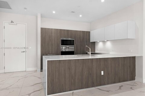 Condo in Coral Gables, Florida, 2 bedrooms  № 2060906 - photo 6