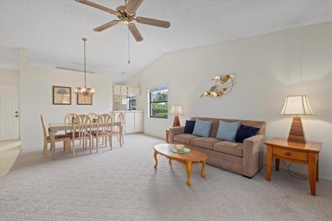 House in Nokomis, Florida 2 bedrooms, 100.15 sq.m. № 1717689 - photo 13