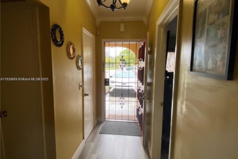 House in Miami Gardens, Florida 3 bedrooms, 92.81 sq.m. № 1812016 - photo 3