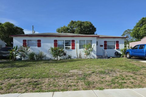 Commercial property in West Palm Beach, Florida 140.19 sq.m. № 2240942 - photo 2