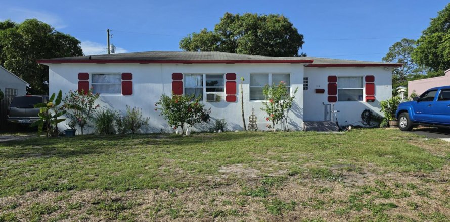 Commercial property in West Palm Beach, Florida 140.19 sq.m. № 2240942