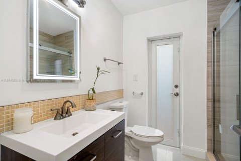 Villa ou maison à louer à Fort Lauderdale, Floride: 4 chambres, 222.97 m2 № 1930501 - photo 19