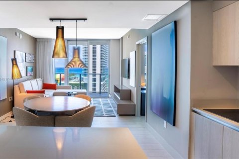 Condo in Hollywood, Florida, 2 bedrooms  № 1710925 - photo 5