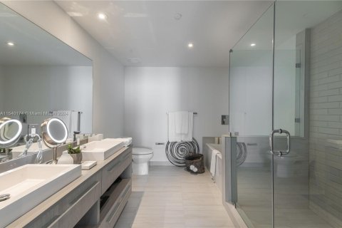 Condo in Hollywood, Florida, 2 bedrooms  № 1710925 - photo 11