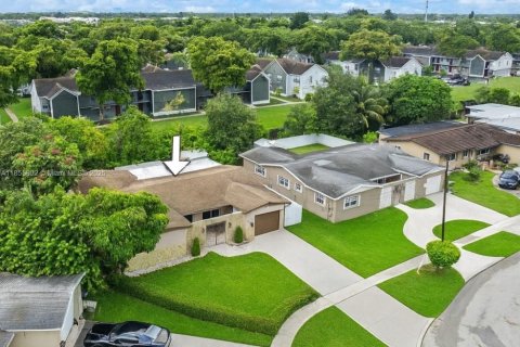 Casa en venta en Pembroke Pines, Florida, 3 dormitorios, 156.45 m2 № 1880162 - foto 29