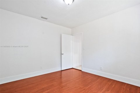 Casa en venta en Pembroke Pines, Florida, 3 dormitorios, 156.45 m2 № 1880162 - foto 19