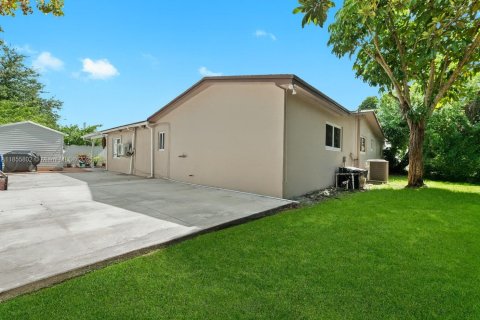 Casa en venta en Pembroke Pines, Florida, 3 dormitorios, 156.45 m2 № 1880162 - foto 24