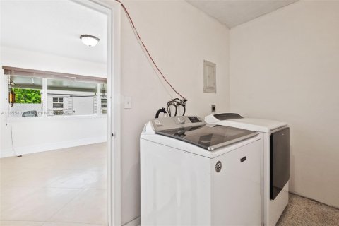 Casa en venta en Pembroke Pines, Florida, 3 dormitorios, 156.45 m2 № 1880162 - foto 21