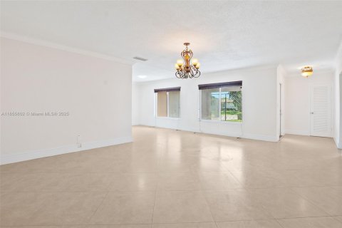 Casa en venta en Pembroke Pines, Florida, 3 dormitorios, 156.45 m2 № 1880162 - foto 5