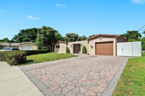 Casa en venta en Pembroke Pines, Florida, 3 dormitorios, 156.45 m2 № 1880162 - foto 1