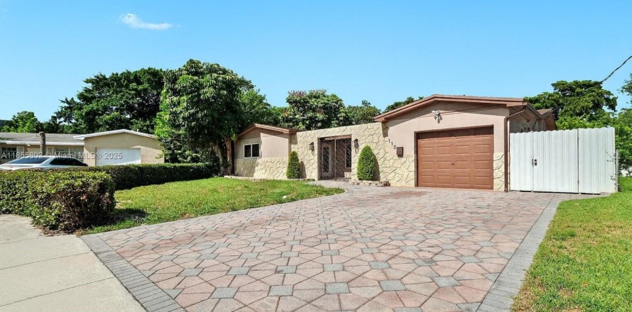 Casa en Pembroke Pines, Florida 3 dormitorios, 156.45 m2 № 1880162