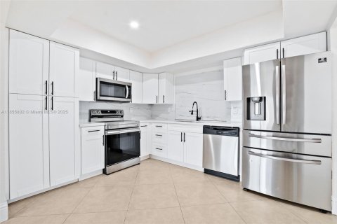 Casa en venta en Pembroke Pines, Florida, 3 dormitorios, 156.45 m2 № 1880162 - foto 9