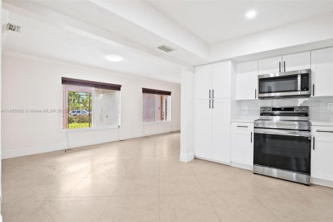 Casa en venta en Pembroke Pines, Florida, 3 dormitorios, 156.45 m2 № 1880162 - foto 10