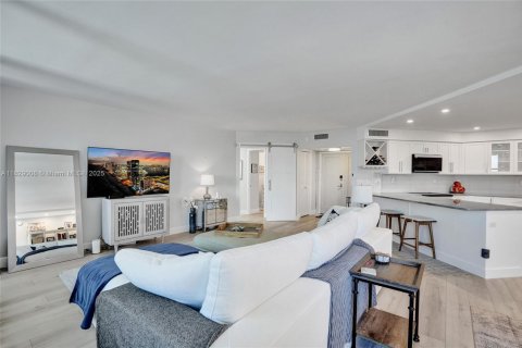 Купить кондоминиум в Помпано-Бич, Флорида 2 спальни, 152.73м2, № 2053382 - фото 11