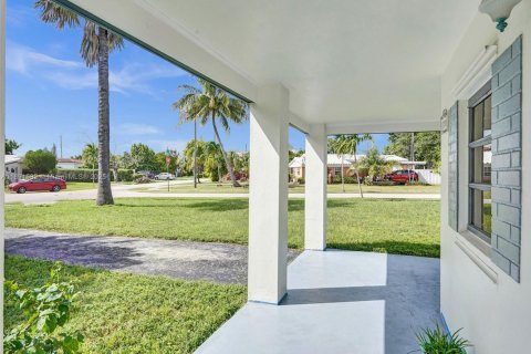 House in North Miami Beach, Florida 3 bedrooms, 115.38 sq.m. № 1944769 - photo 11