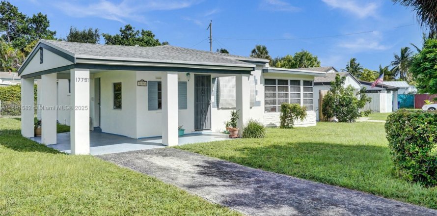House in North Miami Beach, Florida 3 bedrooms, 115.38 sq.m. № 1944769