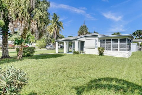 House in North Miami Beach, Florida 3 bedrooms, 115.38 sq.m. № 1944769 - photo 4