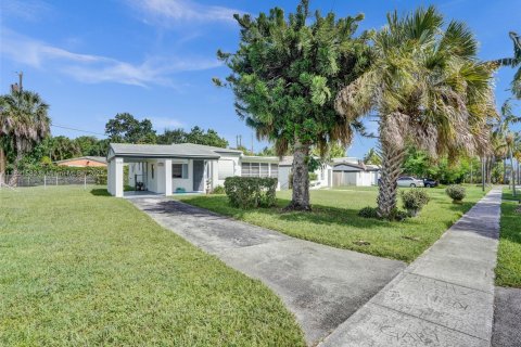 House in North Miami Beach, Florida 3 bedrooms, 115.38 sq.m. № 1944769 - photo 6