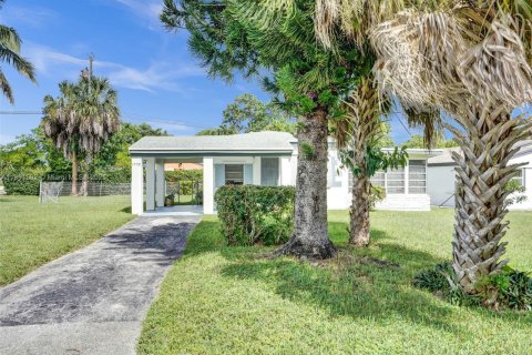 House in North Miami Beach, Florida 3 bedrooms, 115.38 sq.m. № 1944769 - photo 3