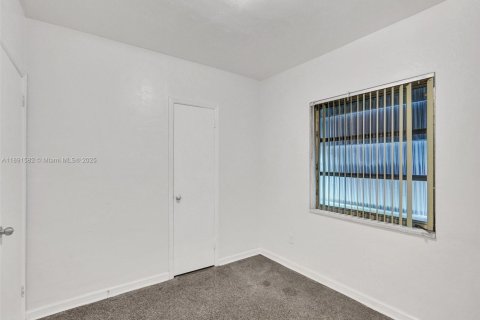 House in North Miami Beach, Florida 3 bedrooms, 115.38 sq.m. № 1944769 - photo 29