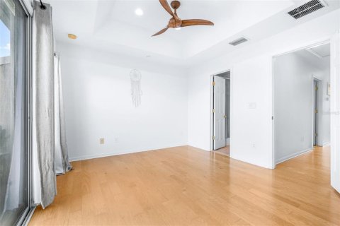 Adosado en venta en Tampa, Florida, 2 dormitorios, 111.48 m2 № 2360993 - foto 24