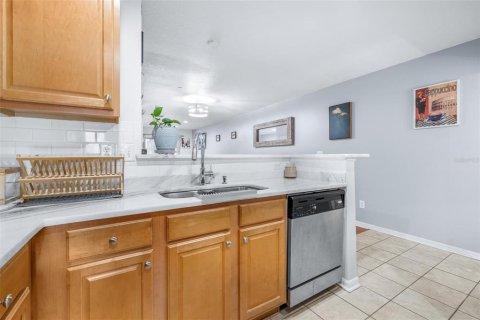 Adosado en venta en Tampa, Florida, 2 dormitorios, 111.48 m2 № 2360993 - foto 11