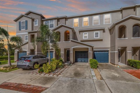 Townhouse in PALM RIVER TOWNHOMES in Tampa, Florida 2 bedrooms, 111.48 sq.m. № 2360993