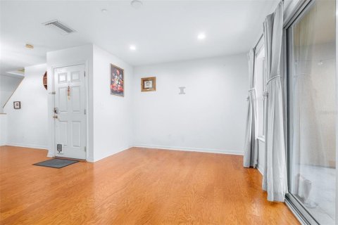 Adosado en venta en Tampa, Florida, 2 dormitorios, 111.48 m2 № 2360993 - foto 17