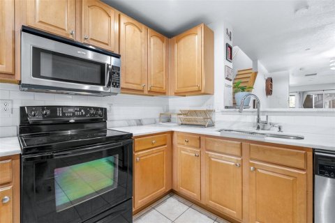 Adosado en venta en Tampa, Florida, 2 dormitorios, 111.48 m2 № 2360993 - foto 12